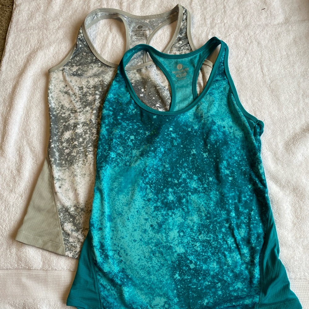 🌺 3/$10 Old Navy Women’s gray and teal racerback tank tops.